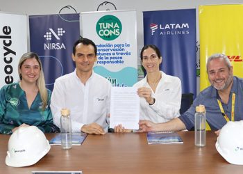 “Olas que Transforman”: el programa que convierte residuos del Golfo de Guayaquil en soluciones sostenibles.