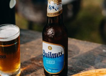 Quilmes llega a Ecuador en exclusiva con Supermaxi y Megamaxi para encender cada celebración futbolera