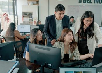 Talento joven impulsa la transformación del sector constructor en Ecuador