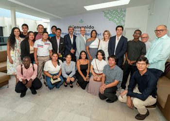 Jóvenes guayaquileños acceden a formación tecnológica de clase mundial gracias a Cincinnatus
