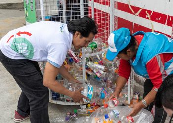 Cada botella recuperada cuenta una historia: Coca-Cola Ecuador destaca la labor de las personas recicladoras de base