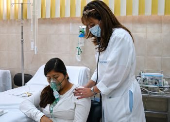 Más allá del Cuadro Básico: El desafío del acceso real y la continuidad en el tratamiento oncológico en Ecuador