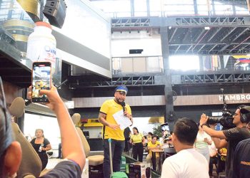 HERBALMAX ENTREGÓ OFICIALMENTE LOS VIAJES AL MUNDIAL A LOS DOS GANADORES DE LA CAMPAÑA «TU PASE AL MUNDIAL»