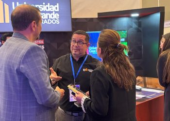 Hasta 50 % más ingresos y solo el 2,14 % de ecuatorianos con posgrado: feria gratuita “Expo Posgrados 2026” reunirá las maestrías más demandadas hacia 2030