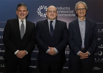 Banco Guayaquil promueve el intercambio de buenas prácticas en integridad junto a miembros de CER y François Valérian, presidente de Transparencia Internacional