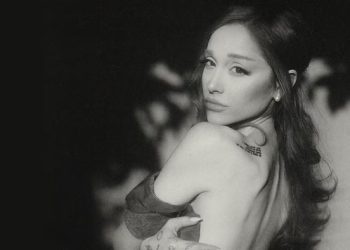 El álbum ‘Petal’ de Ariana Grande muestra a una estrella del pop en su faceta más contenida