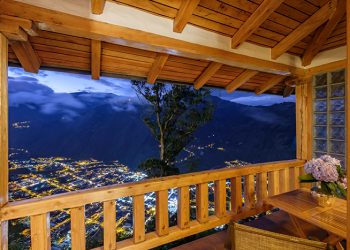 BAÑOS FIGURA ENTRE LOS 20 PUEBLOS MÁS BELLOS DEL MUNDO Y  LUNA VOLCÁN COMO EL HOTEL RECOMENDADO