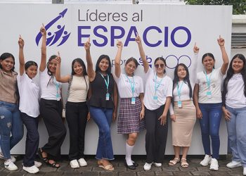 Diez niñas ecuatorianas son seleccionadas para vivir una experiencia en el Space Center Houston como parte del proyecto “Líderes al Espacio”