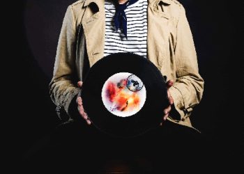 ELEAZAR JOSHUÉ PRESENTA SU NUEVO EP «MÁS ALLÁ DE LAS FRONTERAS»