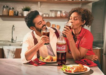 Coca-Cola presenta en Ecuador «El mundo puede esperar», una campaña que celebra el valor de compartir alrededor de la mesa