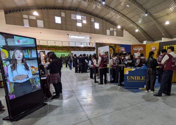 Bachilleres enfrentan la elección de carrera entre dudas sobre oferta, ingreso y oportunidades laborales