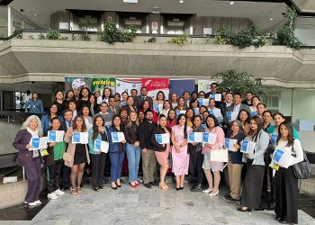 WEF Ecuador entregará 20 becas internacionales para fortalecer el liderazgo, la gestión de proyectos y las habilidades profesionales